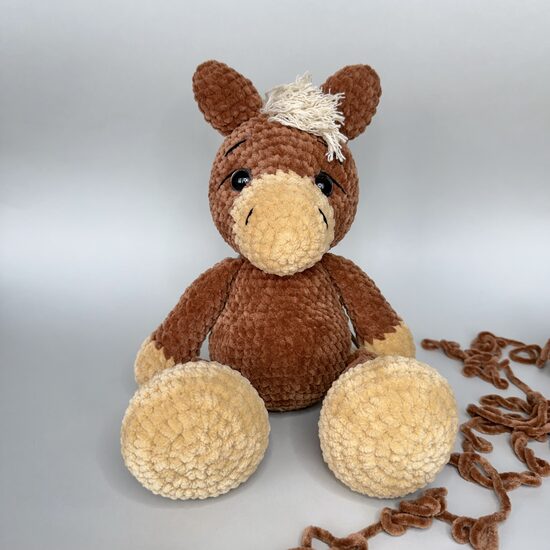 Tamborēts plīša zirgs 39cm