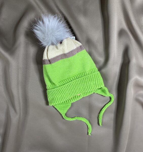 WINTER Green knitted hat with fleece lining, tie-able 